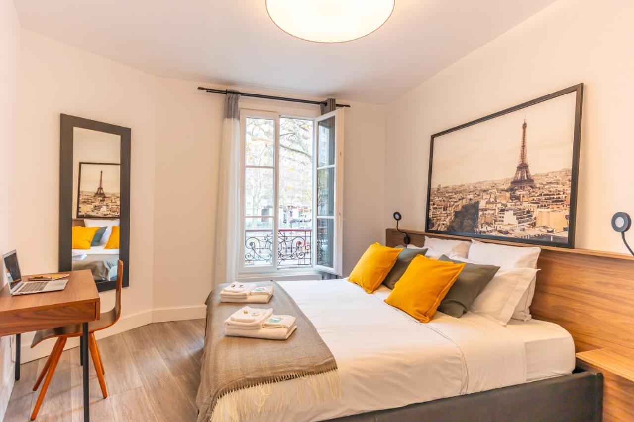 Enjoy The Traditional Parisian Life Apartment Bagian luar foto