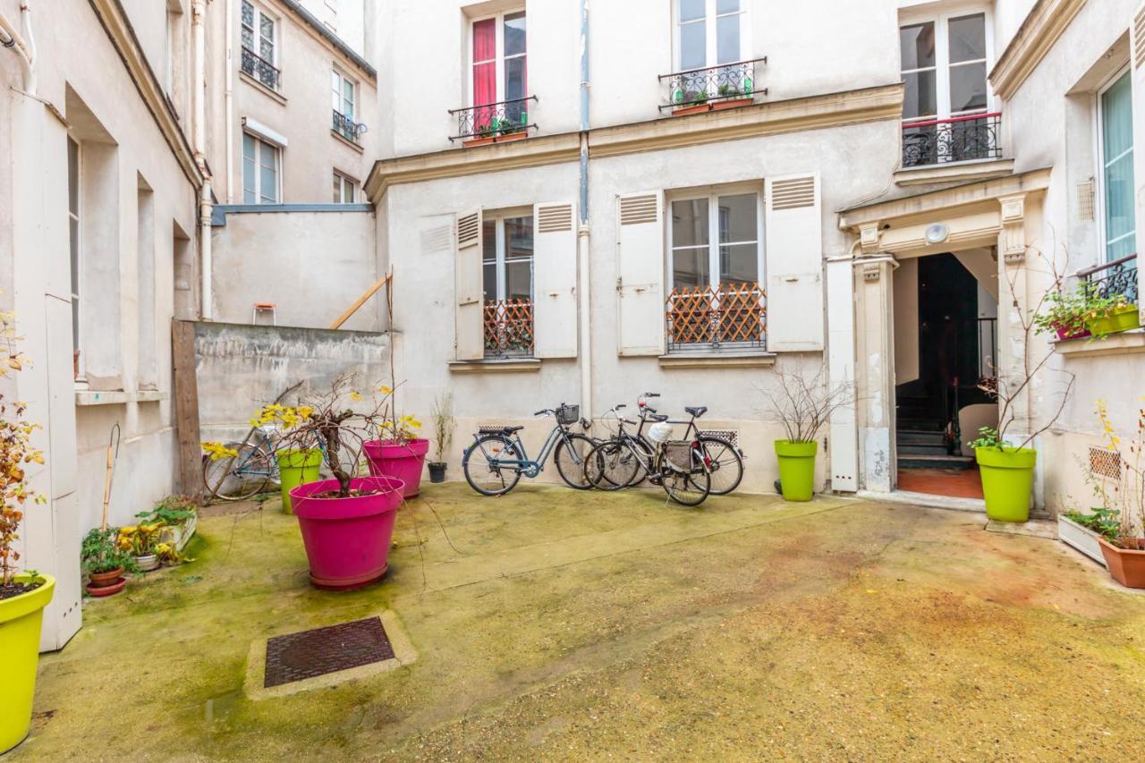 Enjoy The Traditional Parisian Life Apartment Bagian luar foto
