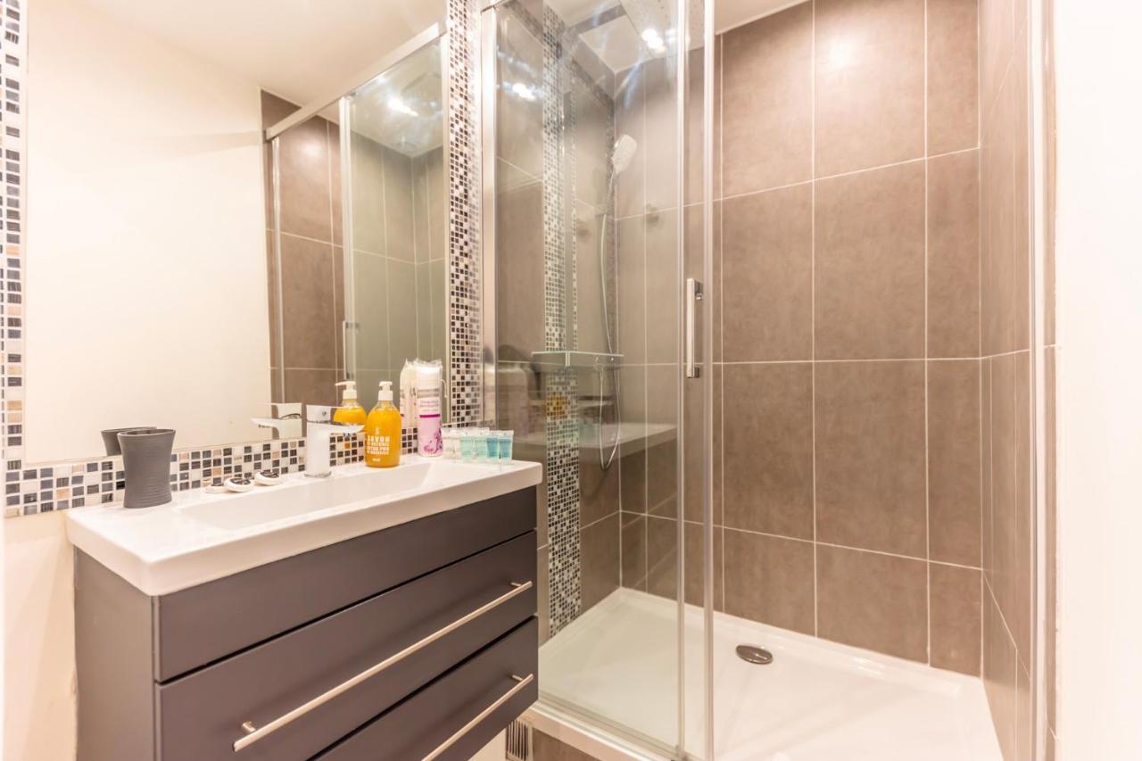 Enjoy The Traditional Parisian Life Apartment Bagian luar foto