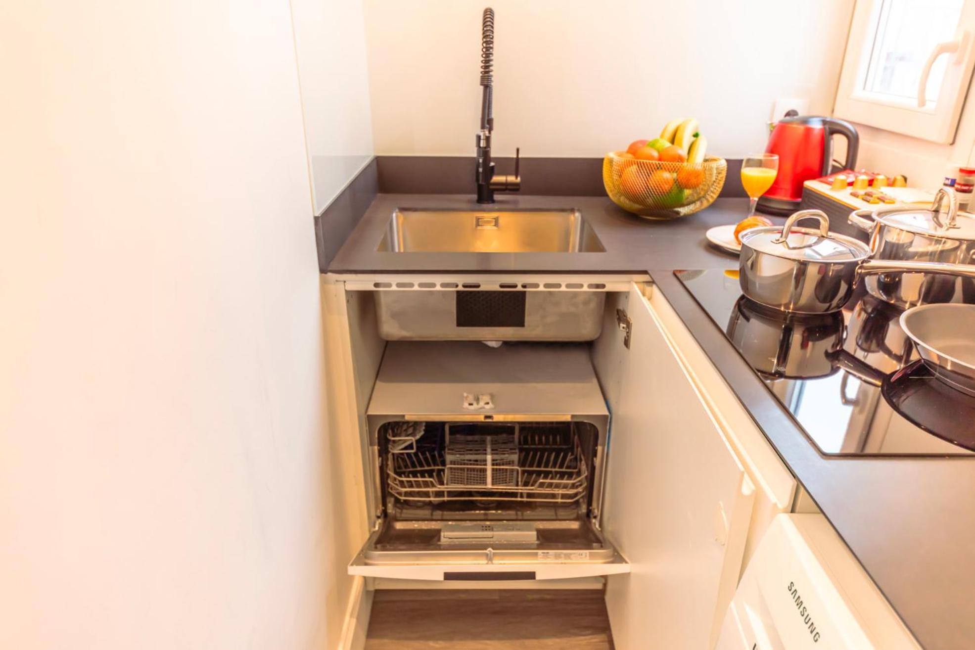 Enjoy The Traditional Parisian Life Apartment Bagian luar foto