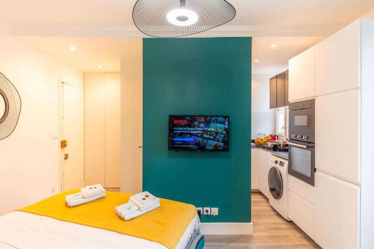 Enjoy The Traditional Parisian Life Apartment Bagian luar foto