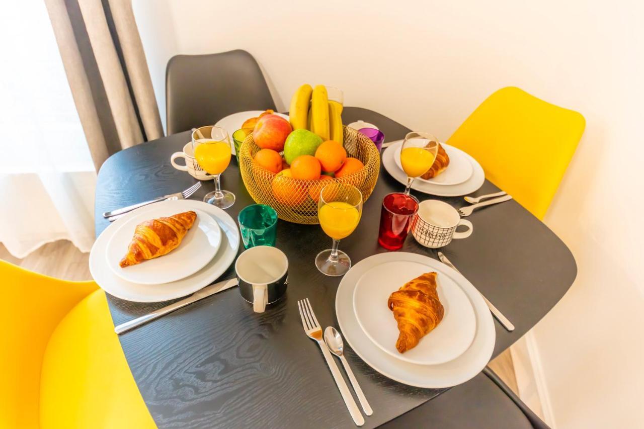 Enjoy The Traditional Parisian Life Apartment Bagian luar foto